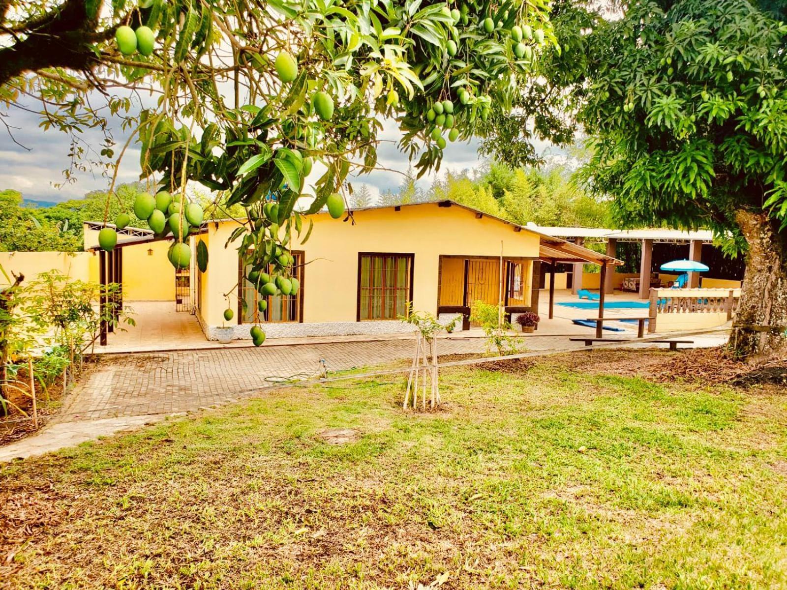 Chacara Charmosa Com Piscina, Campo De Futebol Villa Guaratingueta Exterior photo
